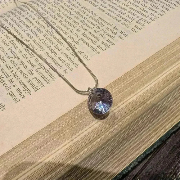 Joe fresh necklace silvertone with  clear gemstones - Picture 4 of 9